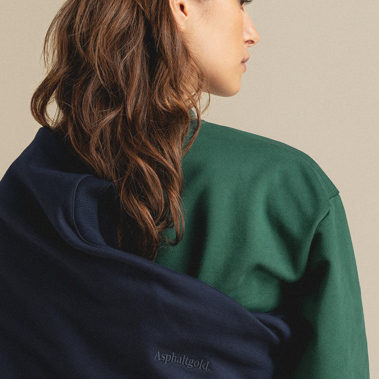 Asphaltgold Essential Crewneck onfeet