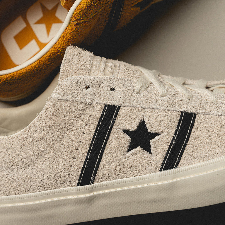 Converse One Star Academy Pro onfeet