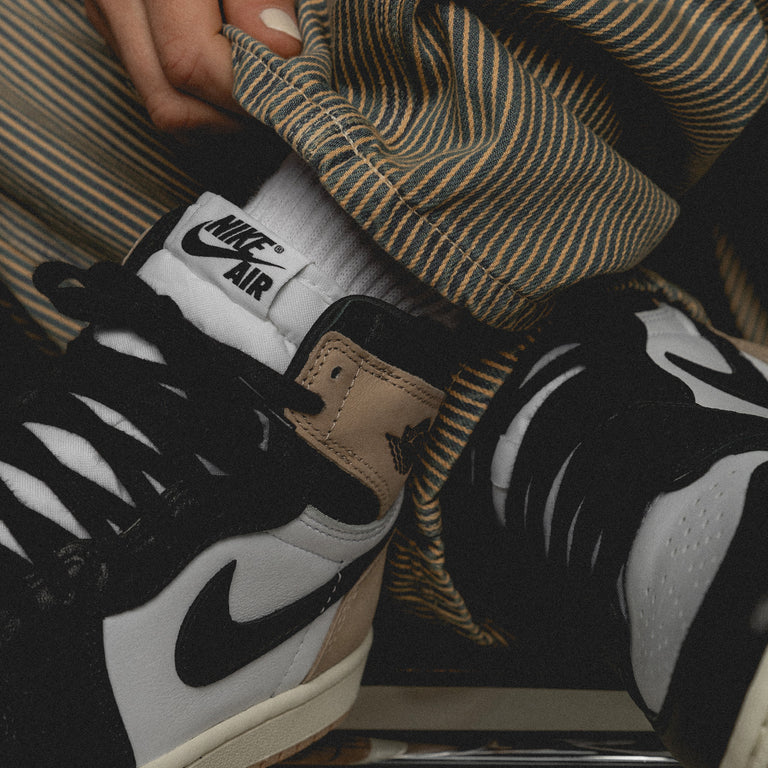 Nike Wmns Air Jordan 1 Retro High OG *Latte* onfeet