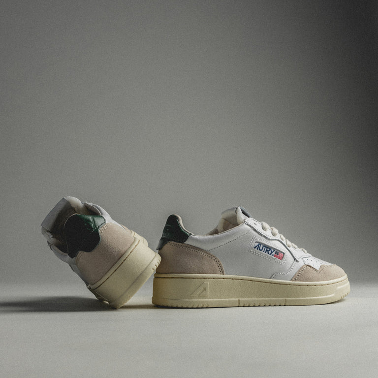 Autry Medalist W *Leather / Suede* onfeet