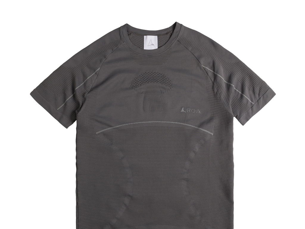 ROA|SHORT-SLEEVED/SLEEVELESS (Shortsleeve Graphic (RBMW 3eb20925daf65971daf9da00fb11f2