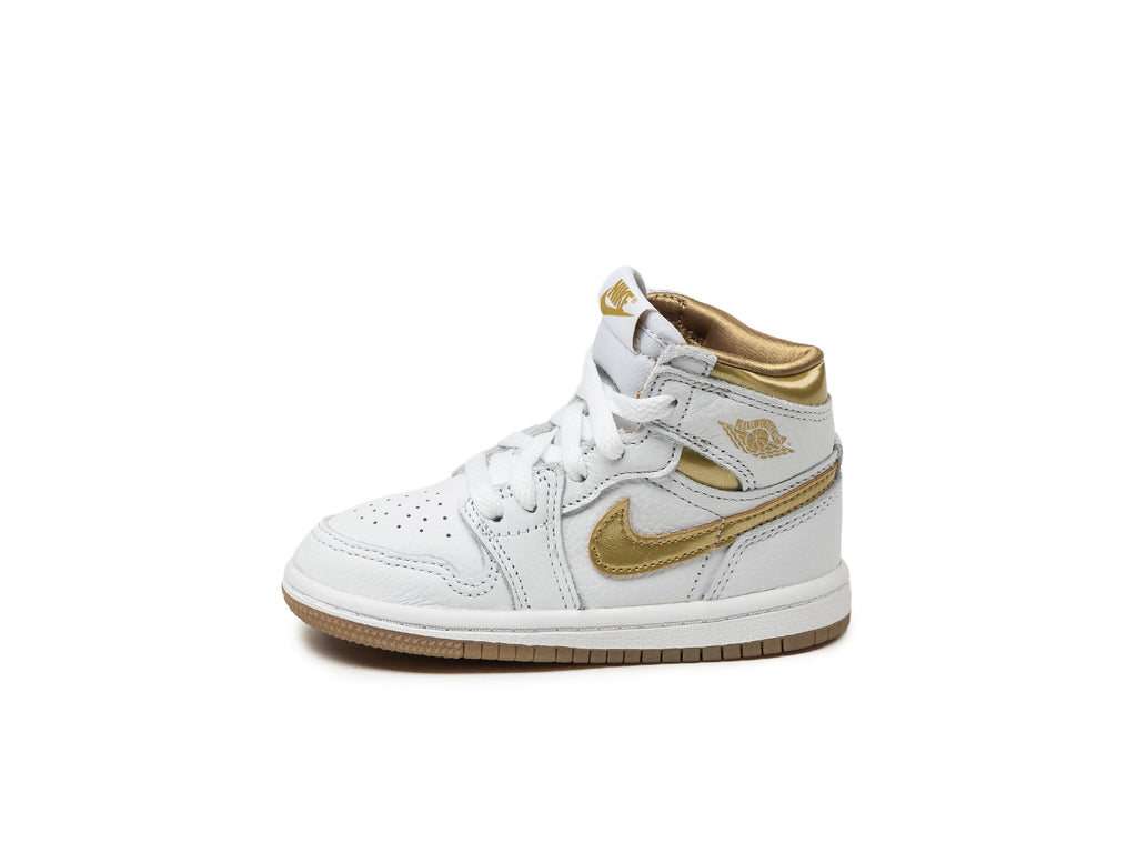 Jordan retro 1 shop black white and gold