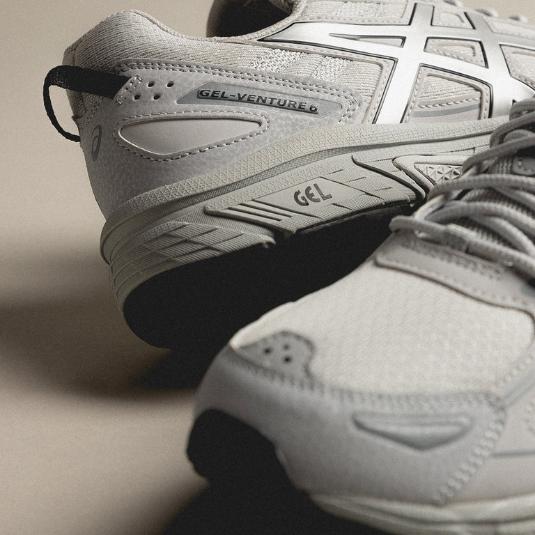 Asics GEL-Venture 6 onfeet
