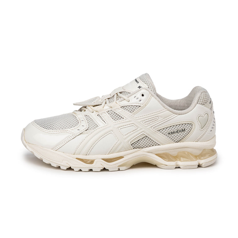 https://www.asphaltgold.com/cdn/shop/files/3fihshgb42h-1203A833-100_Asics_x-KIMH_C4_92KIM-GEL-Nimbus-10.1_Off-White-Off-White_os-1.jpg?crop=center&height=768&v=1770043850&width=768