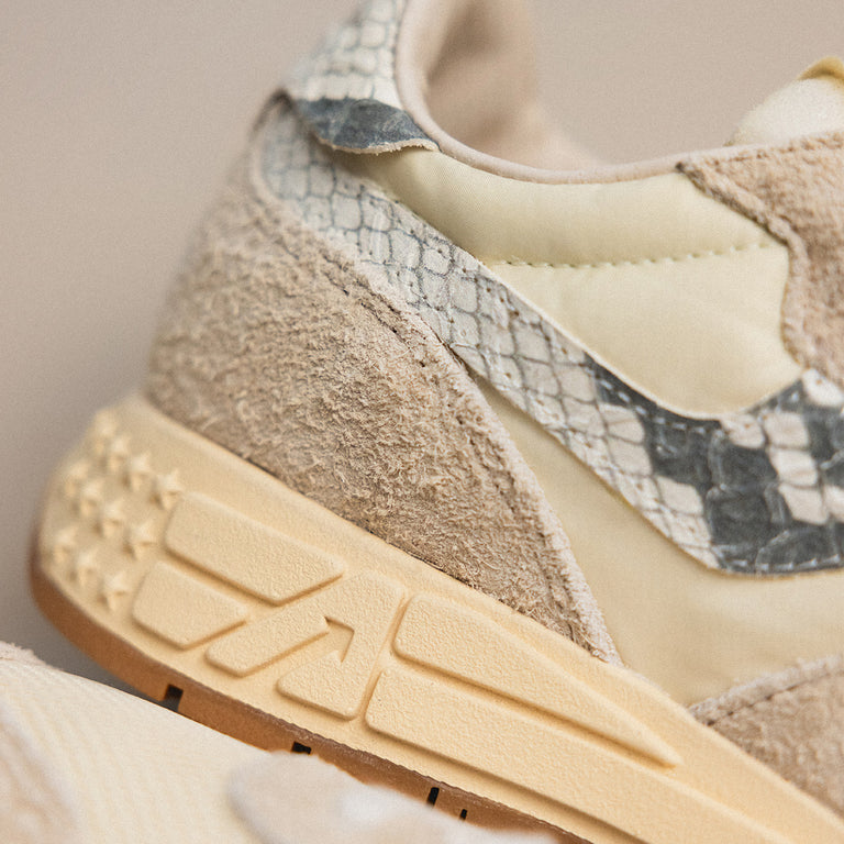 Autry Reelwind Low W *Nylon / Suede* onfeet