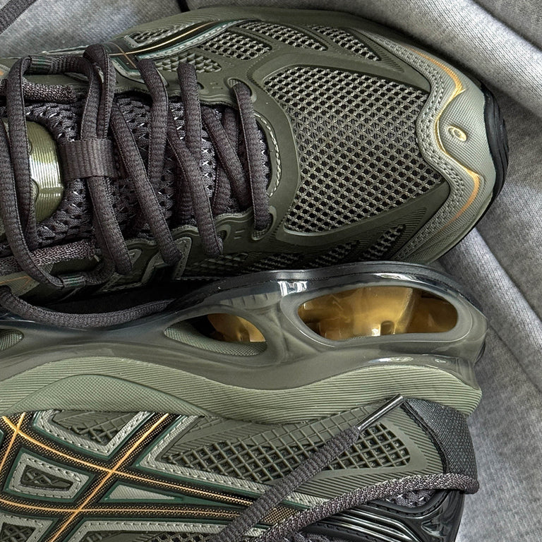 Asics GEL-Kinetic 2.0 onfeet