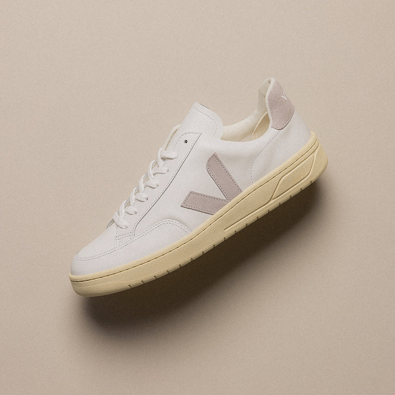 Veja V-12 Leather W onfeet