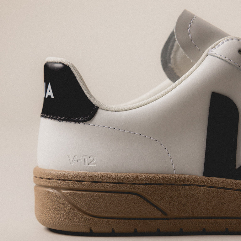 Veja V-12 Leather onfeet
