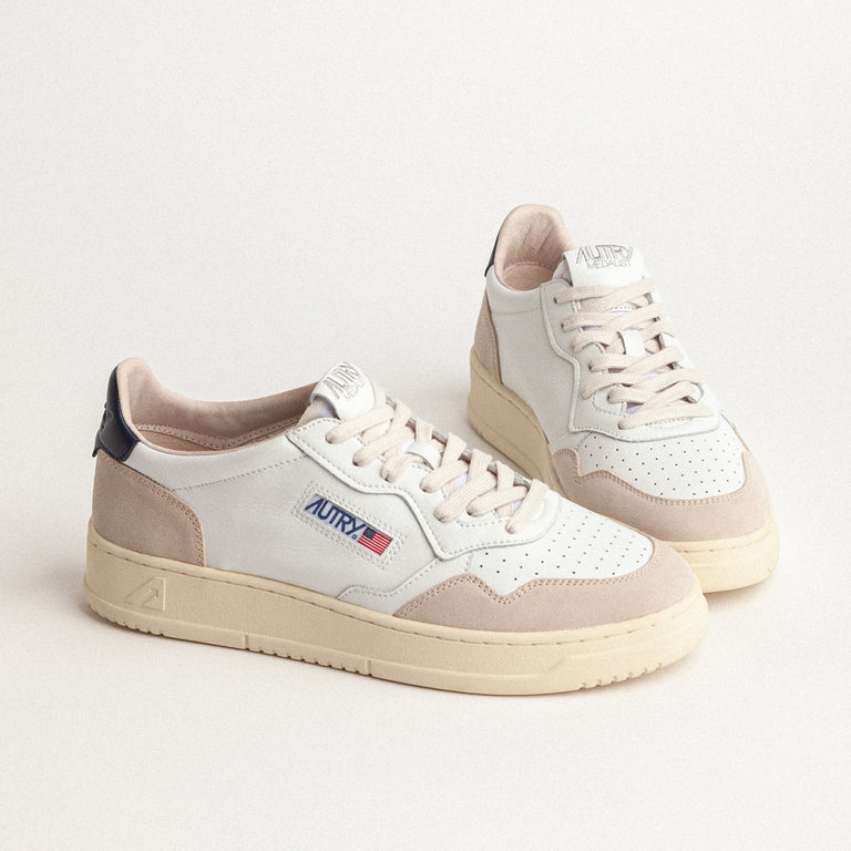 Autry Medalist *Leather / Suede* onfeet