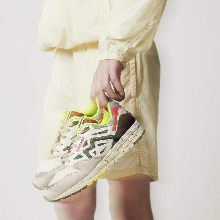 Karhu Legacy 96 *Flow State* onfeet
