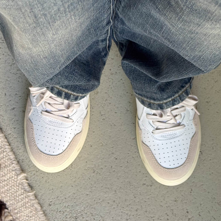 Autry Medalist W *Leather / Suede* onfeet