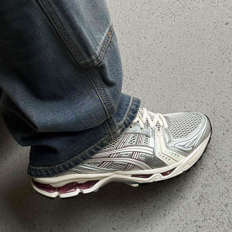 Asics GEL-KAYANO 14 onfeet