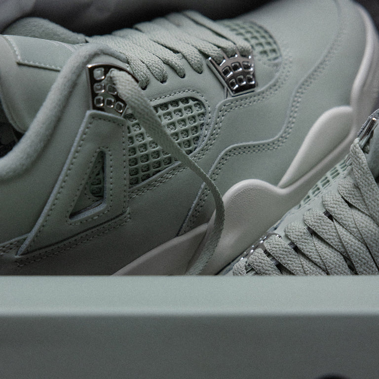 Nike Wmns Air Jordan 4 Retro *Abundance* onfeet