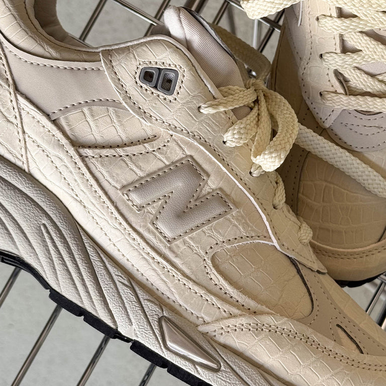 New Balance 991 v1 *Made in England* onfeet