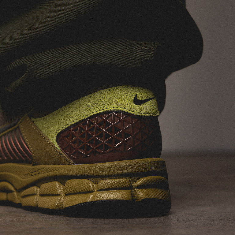 Nike Zoom Vomero 5 onfeet