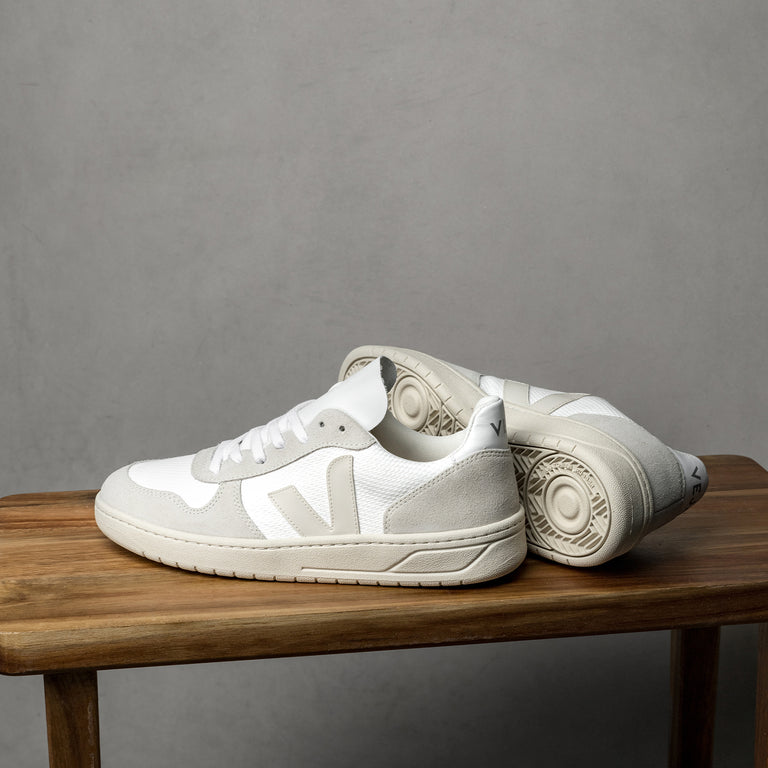 Veja V-10 B-Mesh W onfeet