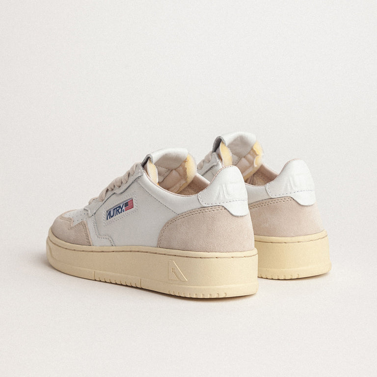 Autry Medalist *Leather / Suede* onfeet