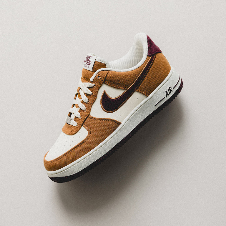 Nike Air Force 1 '07 LV8 onfeet