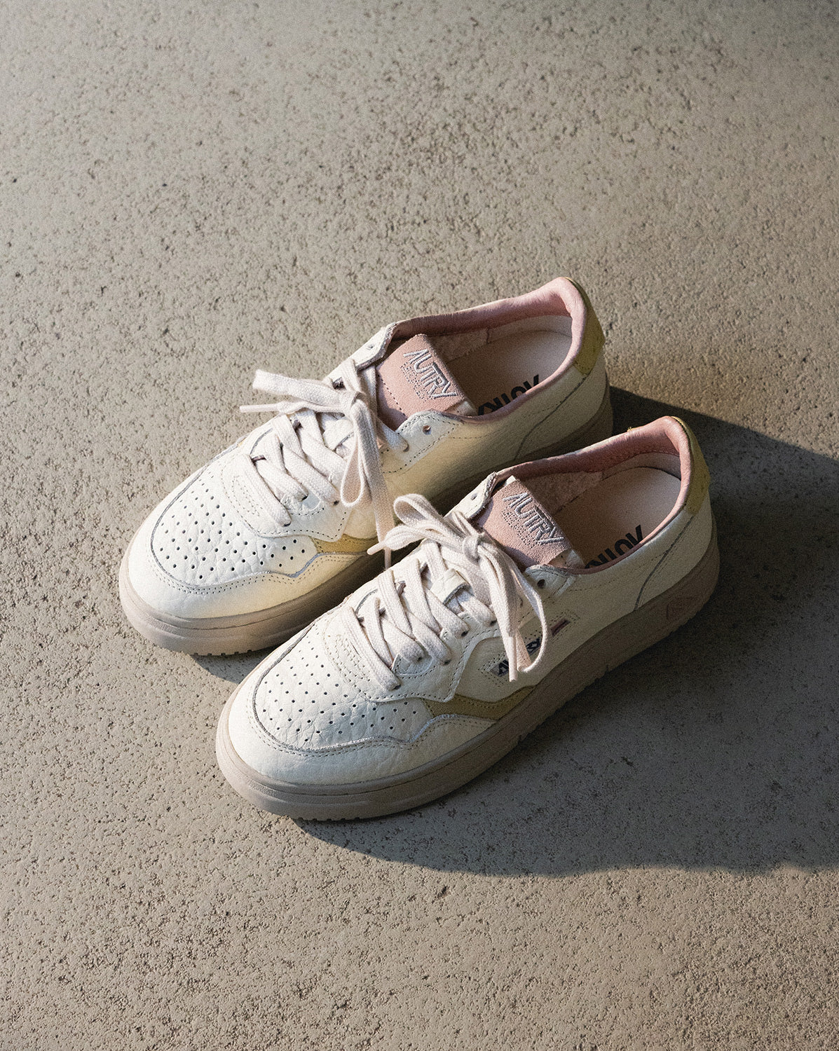 Autry Medalist W *Nubuk / Elephant* Sneaker » Buy online now!