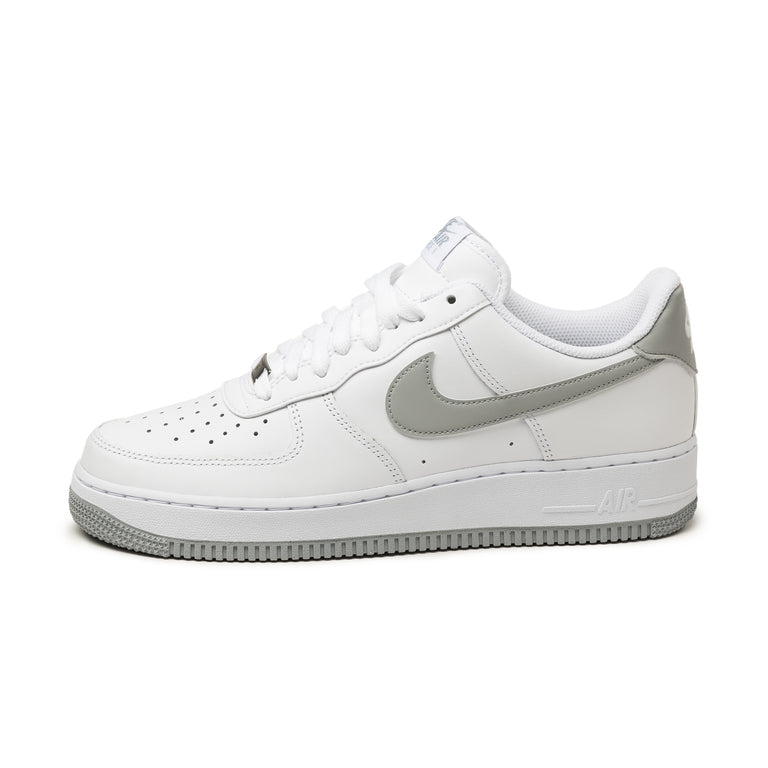 Nike Air Force 1 '07 onfeet