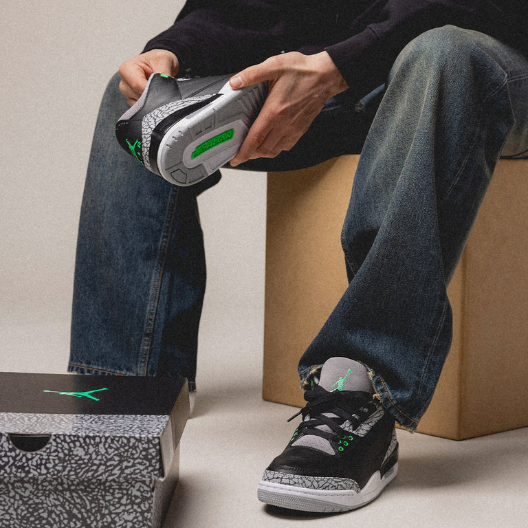 Nike Air Jordan 3 Retro *Green Glow* onfeet