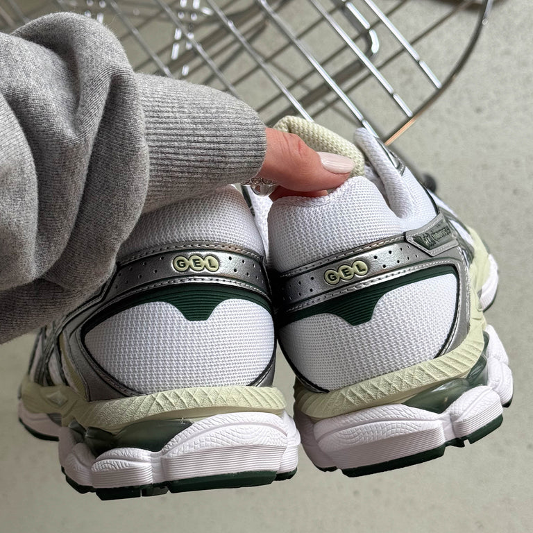 Asics GEL-Cumulus 16 onfeet