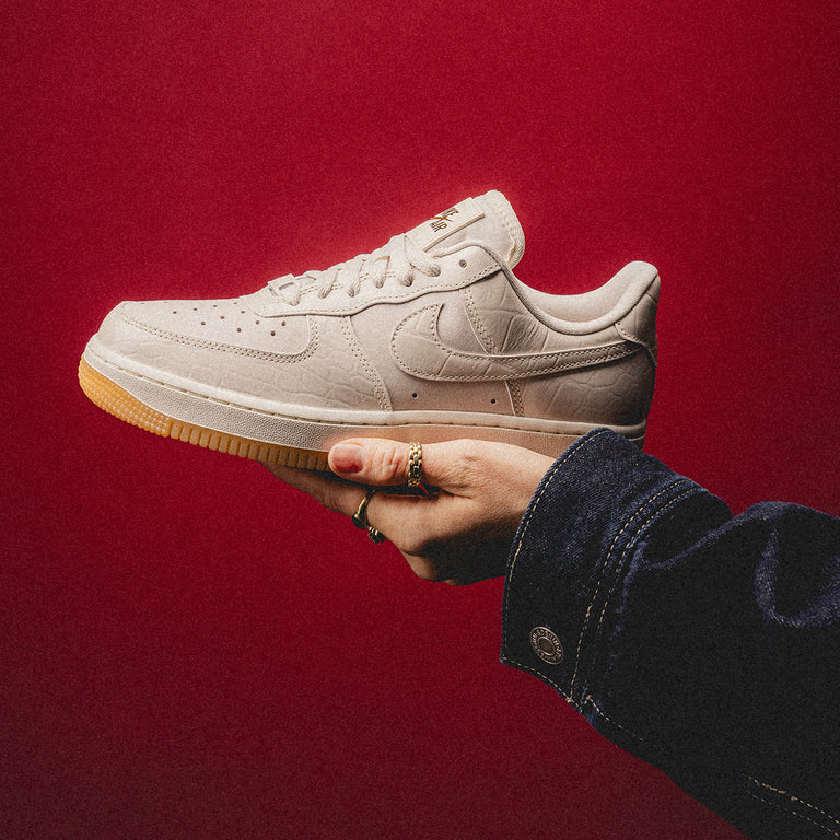 Nike Wmns Air Force 1 '07 LX onfeet