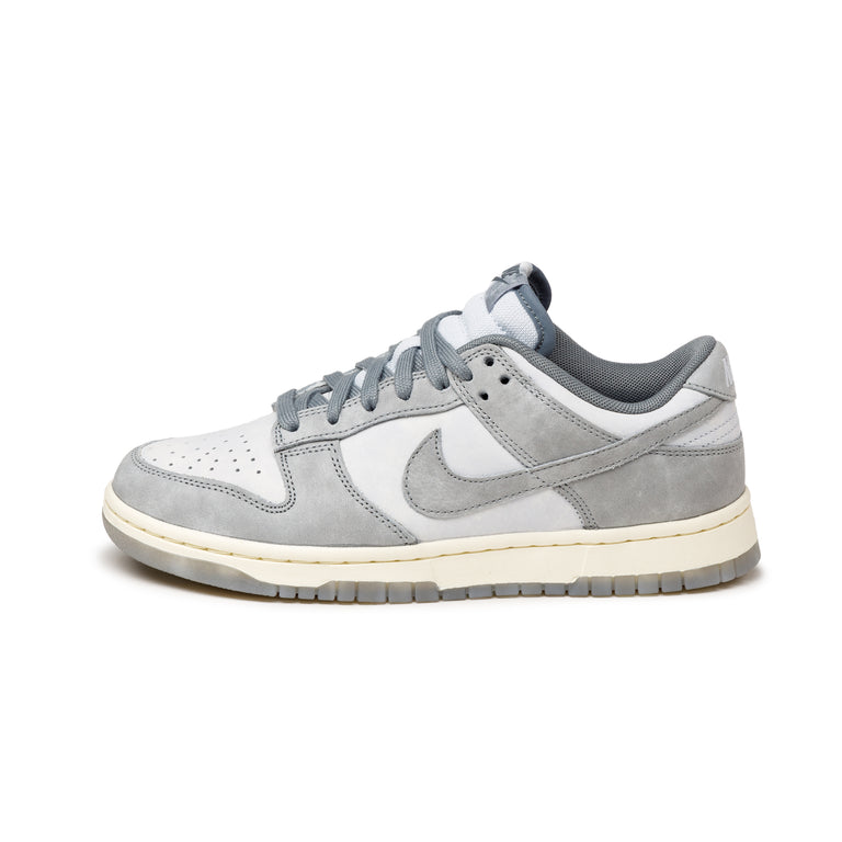 Nike Wmns Dunk Low – buy now at Asphaltgold Online Store!