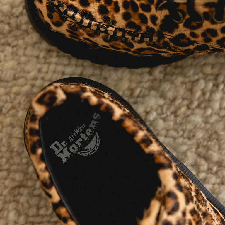 Dr. Martens Lowell Archive onfeet