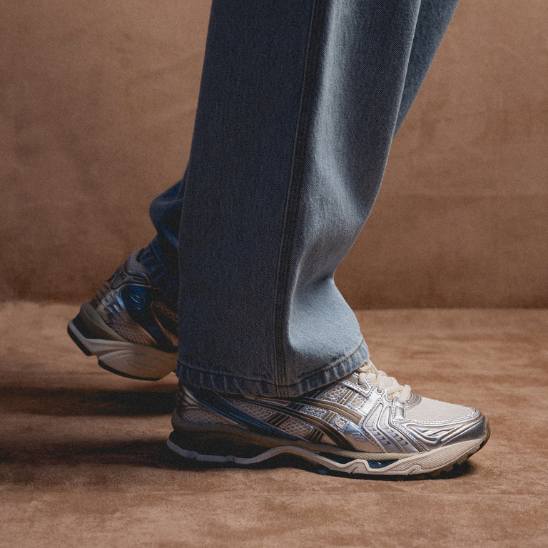 Asics GEL-Kayano 14 onfeet