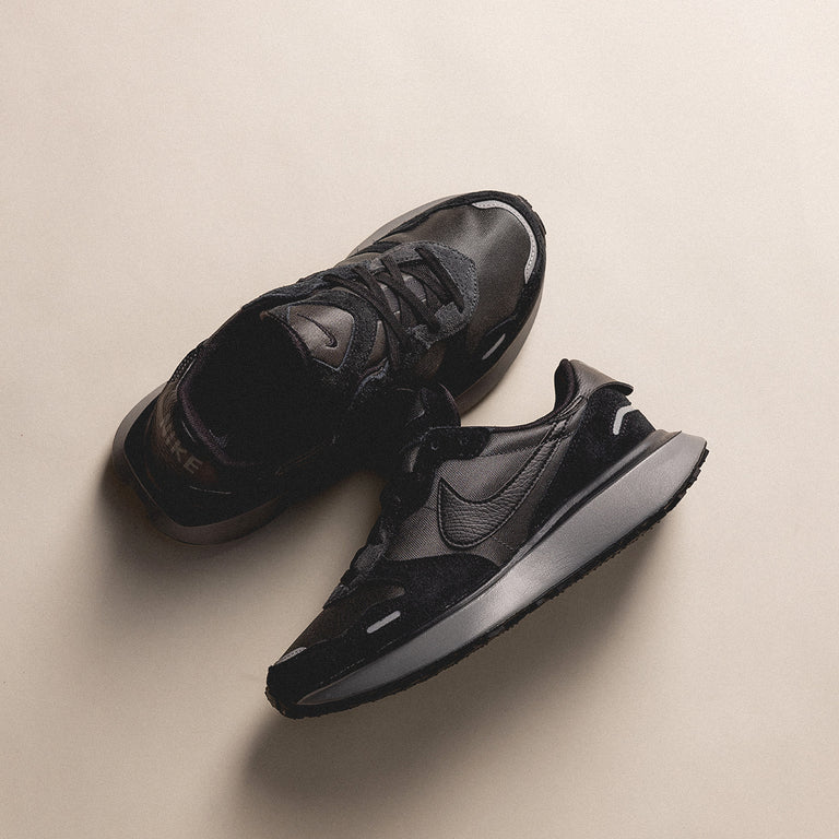 Nike Wmns Phoenix Waffle onfeet