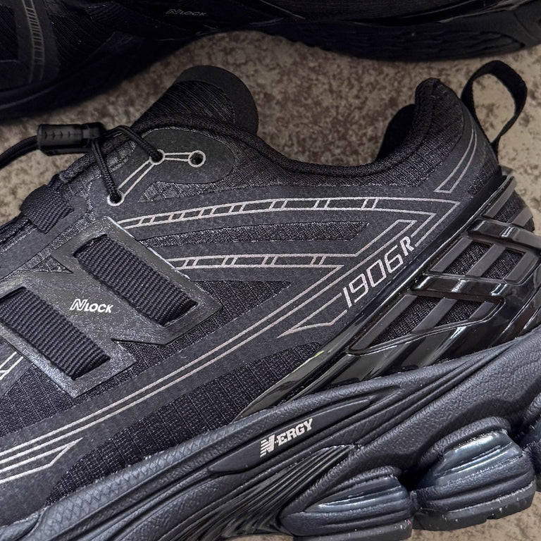 New Balance U1906RNB onfeet