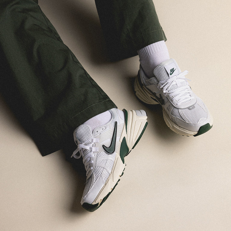 Nike Wmns V2K Run onfeet