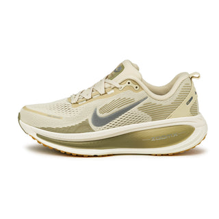 Nike Vomero 18 Ess - 41 / Light Khaki / Metallic Silver / Desert Khaki