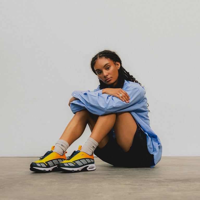Nike Wmns Air Max SNDR onfeet