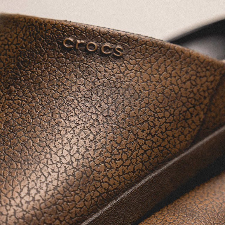 Crocs Dylan Burnished Clog onfeet