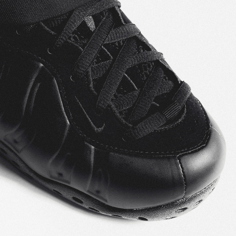 Nike air foamposite one triple black store