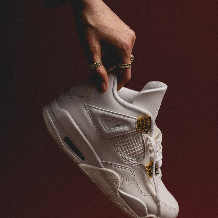 Nike Wmns Air Jordan 4 Retro *Metallic Gold* onfeet