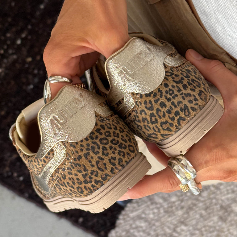 Autry Windspin W *Suede / Leopard* onfeet