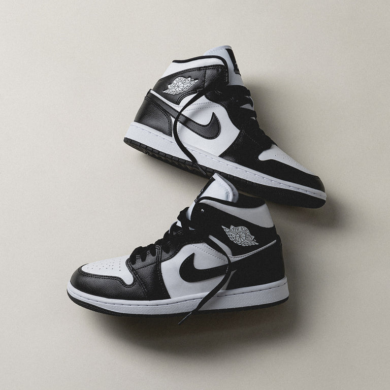 Nike Wmns Air Jordan 1 Mid – buy now at Asphaltgold Online Store!