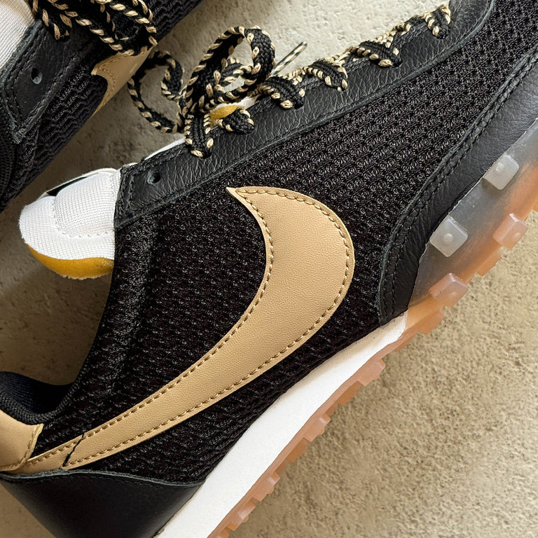 Nike Waffle Racer SE onfeet