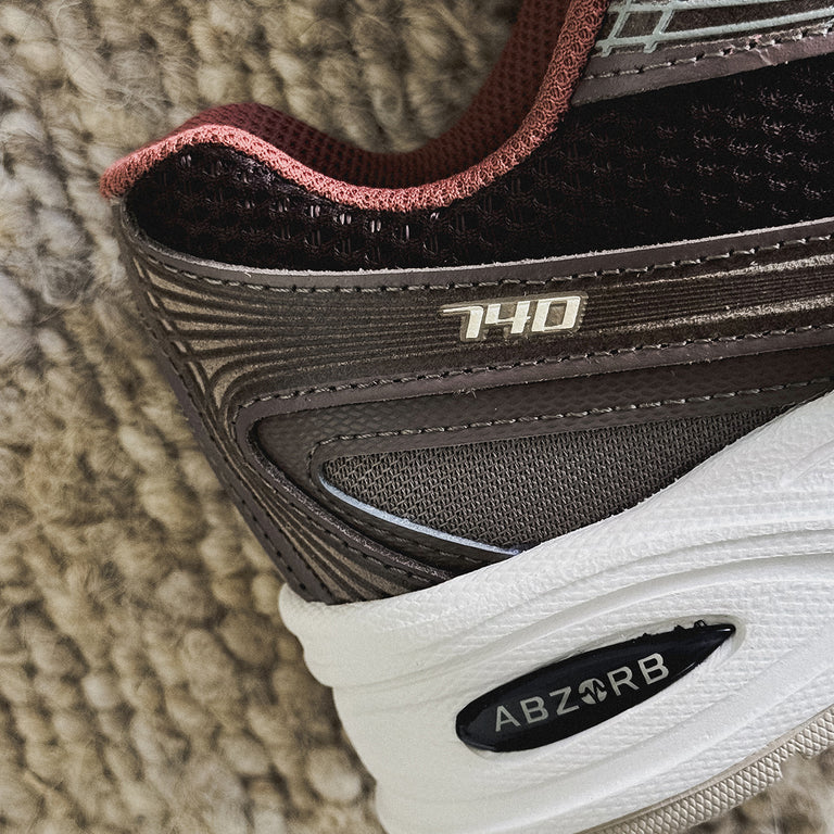 New Balance 740 onfeet