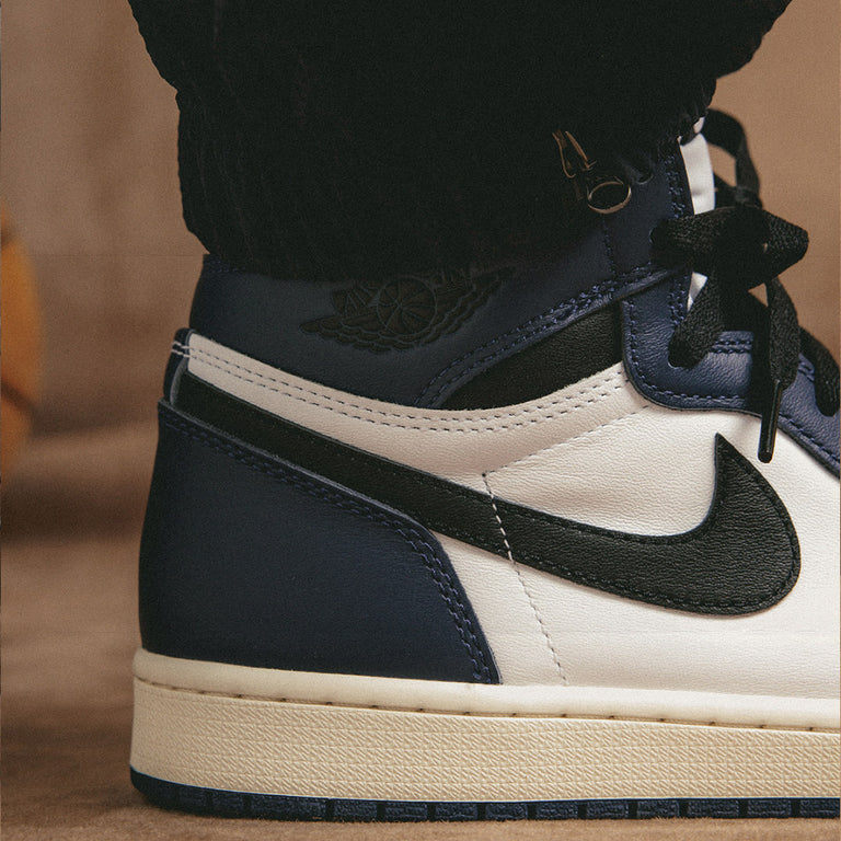 Nike Air Jordan 1 Retro High OG *Midnight Navy* onfeet