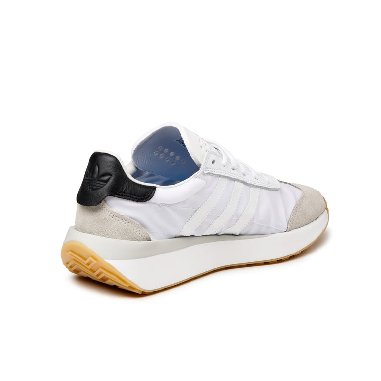 Adidas Country XLG onfeet
