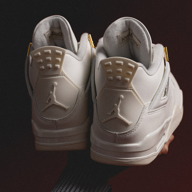Nike Wmns Air Jordan 4 Retro *Metallic Gold* onfeet