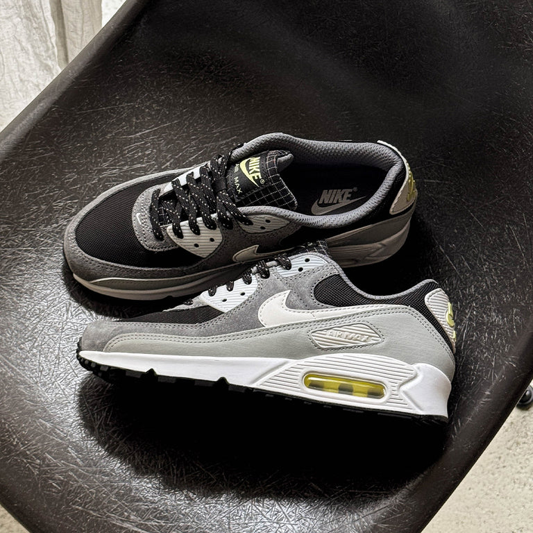 Nike Air Max 90 onfeet