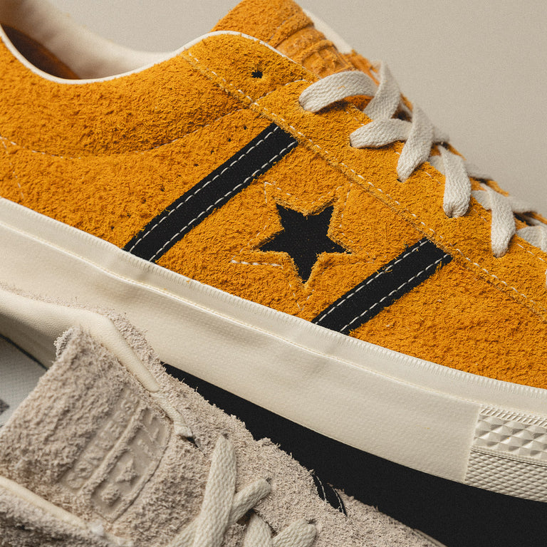 Converse One Star Academy Pro onfeet