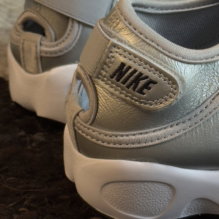 Nike Wmns Air Rift onfeet