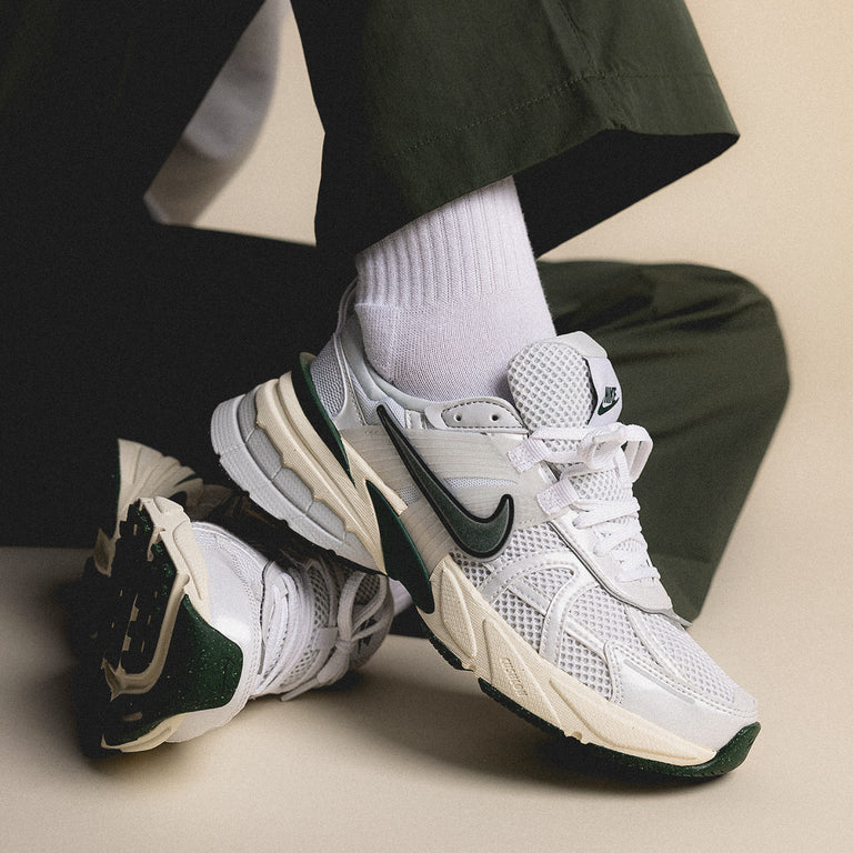Nike Wmns V2K Run onfeet