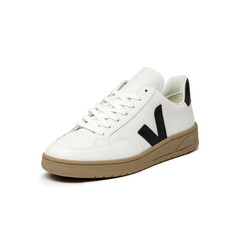 Veja V-12 Leather onfeet